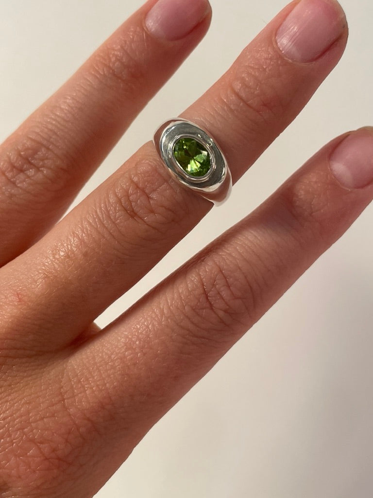 PERIDOT SIGNET RING